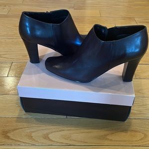 Bandolino size 9 dark brown leather booties